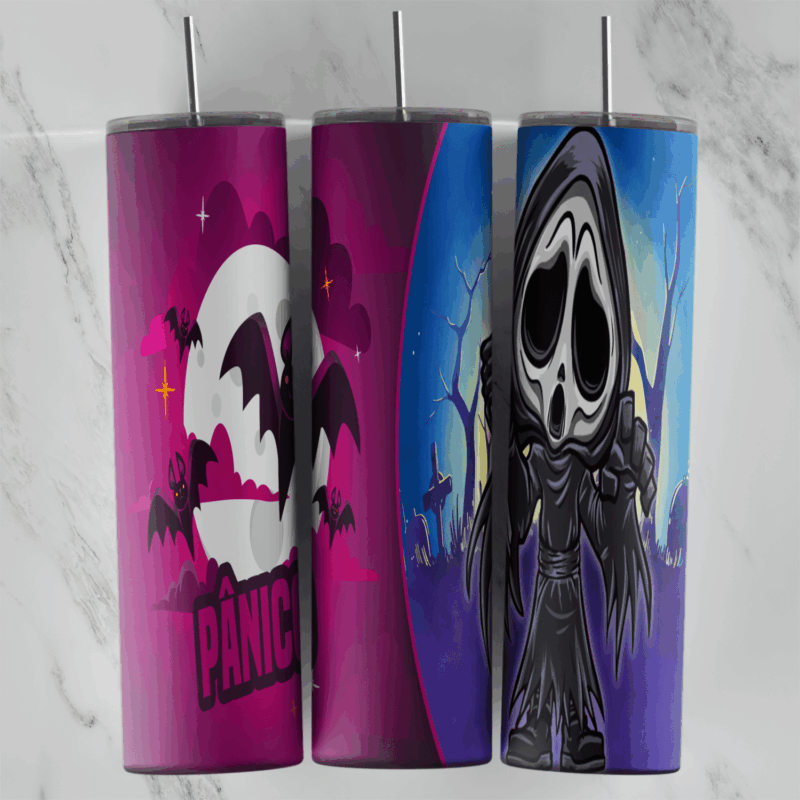 A 20 oz skinny tumbler wrap with a chibi Ghostface from Scream on a blue panel, with Pânico lettering, a full moon and bats. Sublimation design
